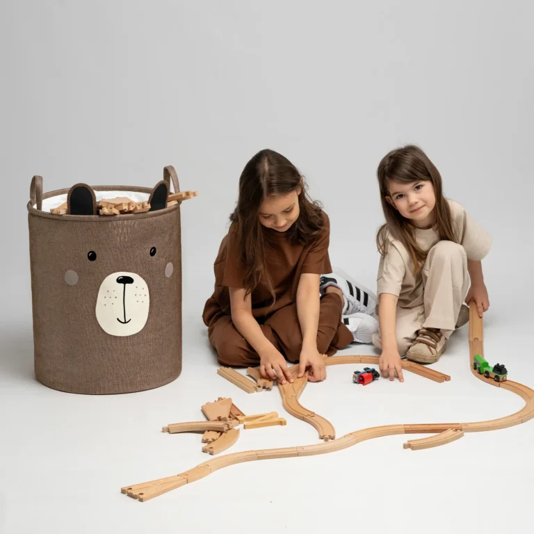 Organizacja zabawek w pokoju dziecka - kosz na pluszaki