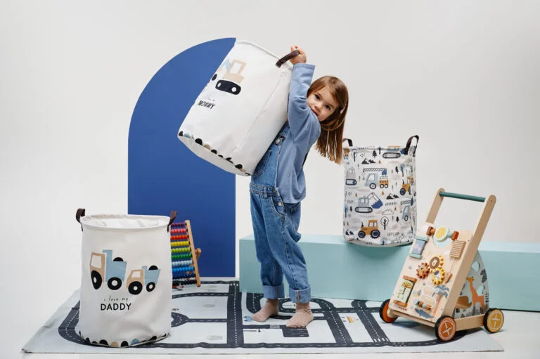 Kosze na zabawki dla dziewczynki i chłopaka