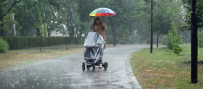 Walking with Your Child in the Rain – What Clothes and Accessories Should You Choose?